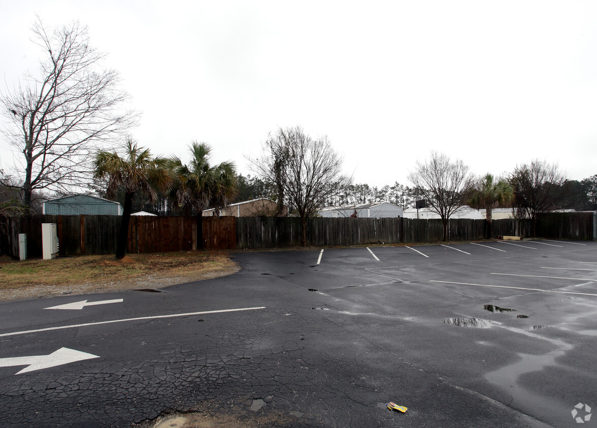 Building Photo - Delta Oaks Mobile Home Park