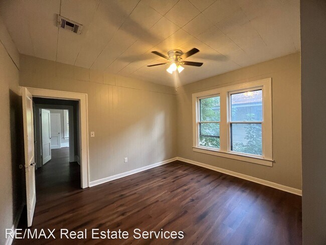 Building Photo - 3 br, 1 bath House - 636 Kings Highway