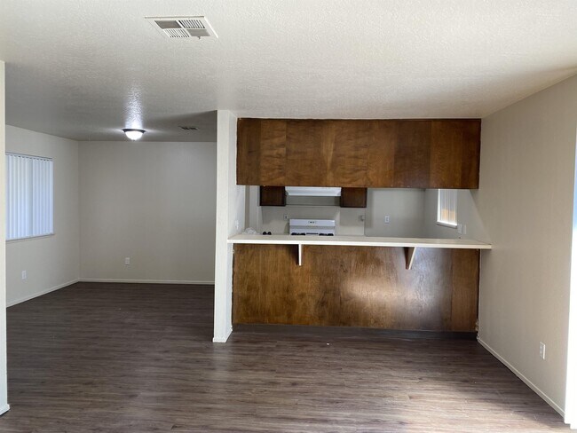 Building Photo - 3503 Shawnee Dr