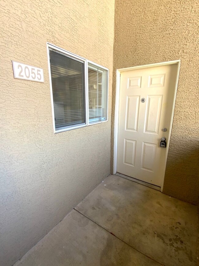 Foto del edificio - 8070 W Russell Rd