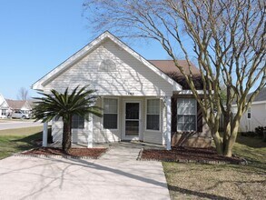 Building Photo - 1100 Sweetbriar St