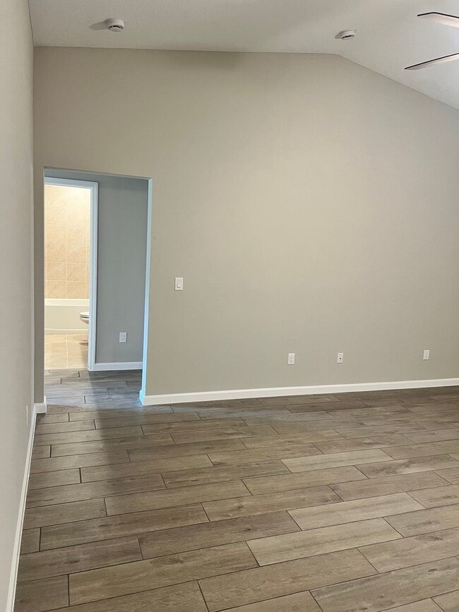 Building Photo - NEW 4 BEDROOM 3 BATH HOME! AMAZING LOCATION!