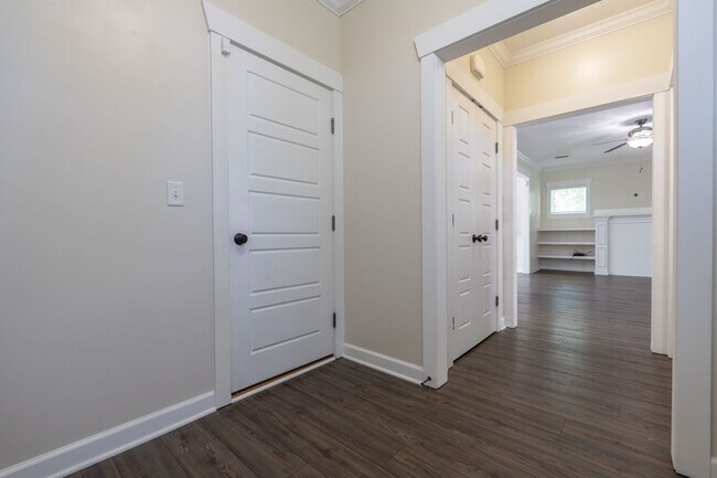 Foto del edificio - MOVE IN READY 3 Bedroom in the Heart of Western Branch!