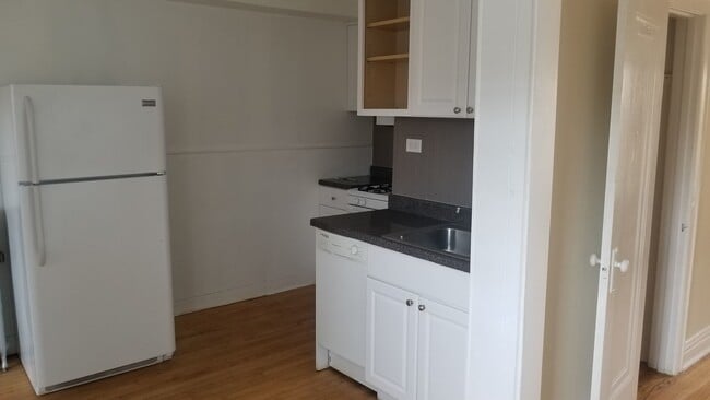 Foto del edificio - 4409 N Kenneth Ave