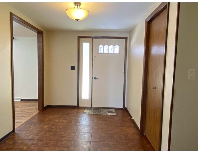 Building Photo - 920 Knottingham Dr