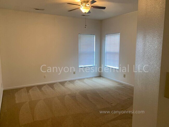 Foto del edificio - Beautiful 3b Room!Move in ready!
