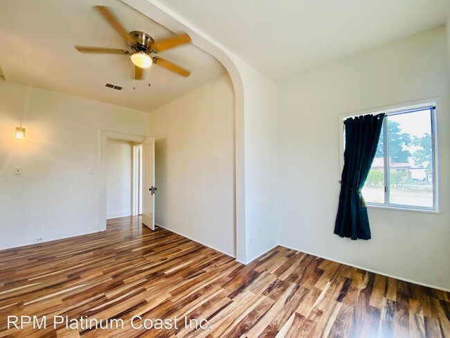 Building Photo - 3 br, 1 bath House - 1642 W. Jensen Ave.,