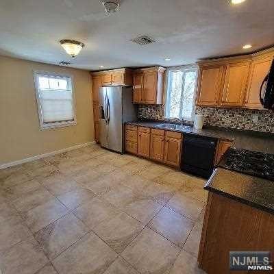 Building Photo - 12-14-14 1st St