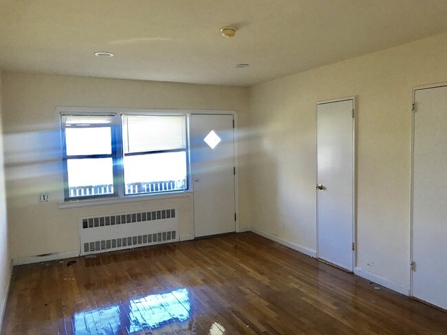 Foto del edificio - 425 W Broadway