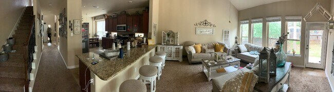 Sala de estar - 5027 Italica Rd