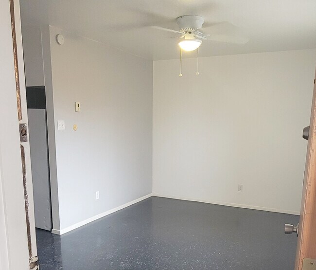 Building Photo - 816 Ortiz Dr SE