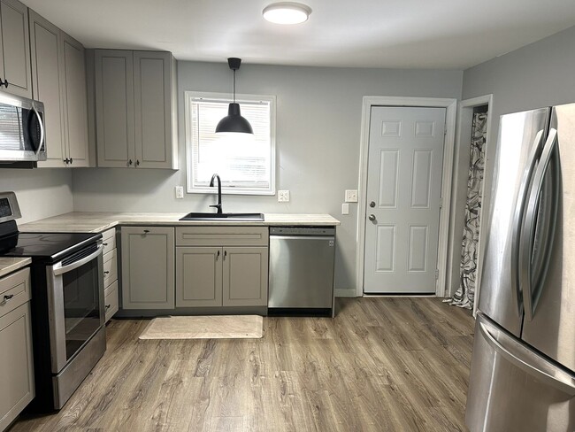 Photo - Nicely renovated 2 bedroom, 1 full bath duplex apt in Mauldin SC!