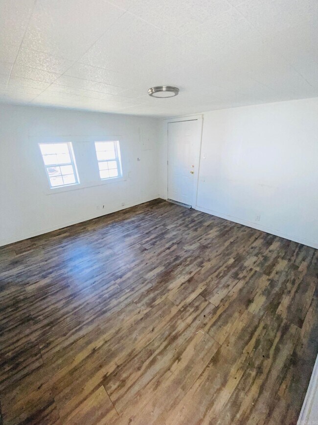 Foto del edificio - 309 Roosevelt Cir