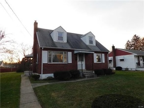 Building Photo - 921 Cambridge Ave