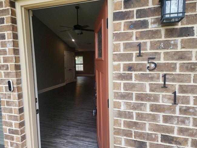 Building Photo - Alcoa 37701 - 4 bedroom 2 bath - call Tom ...