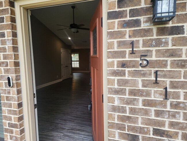 Foto del edificio - Alcoa 37701 - 4 bedroom 2 bath - call Tom ...