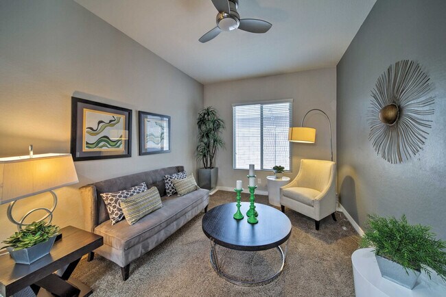 Foto del edificio - 18504 W Paradise Ln