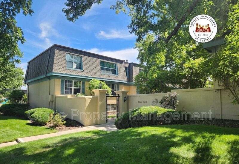 Foto principal - 9370 E Girard Ave