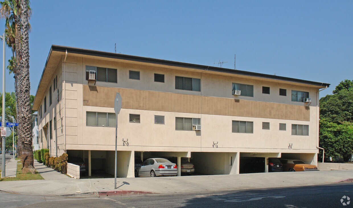 Building Photo - 8345 Rosewood Ave