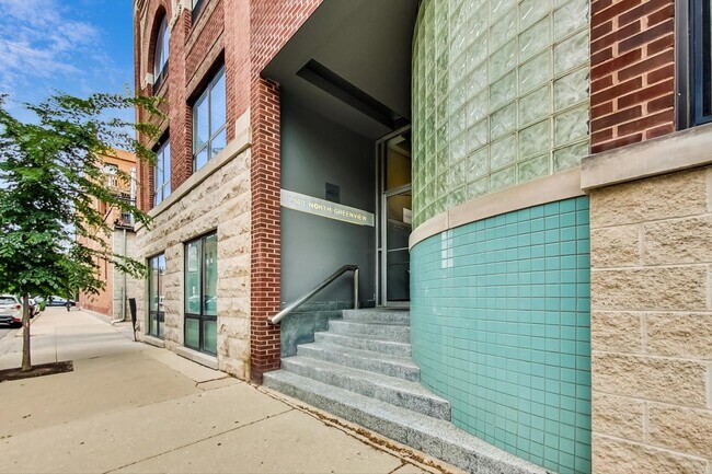 Foto del edificio - 2343 N Greenview Ave