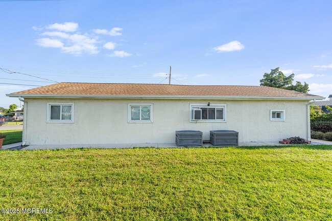 Building Photo - 102 E Boat Dr