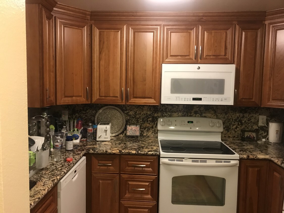 Kitchen - 11115 NE 124th Ln