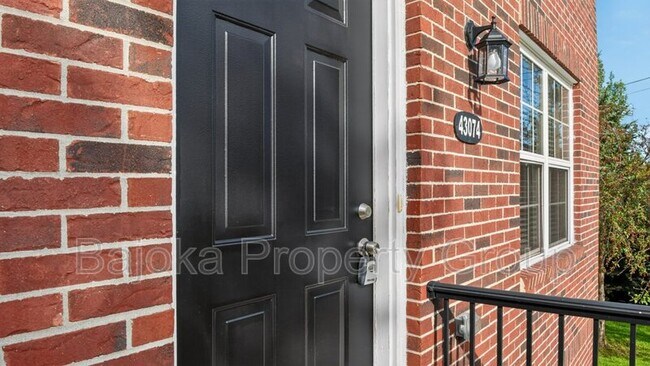 Foto del edificio - 43074 Burlington Dr