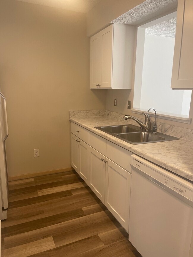 Building Photo - 2260 Sandman Dr