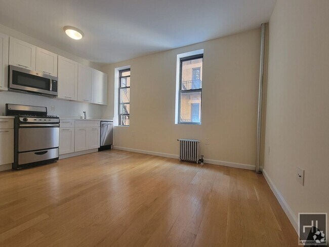 Building Photo - West 45th Street – Charming Studio in Prim...