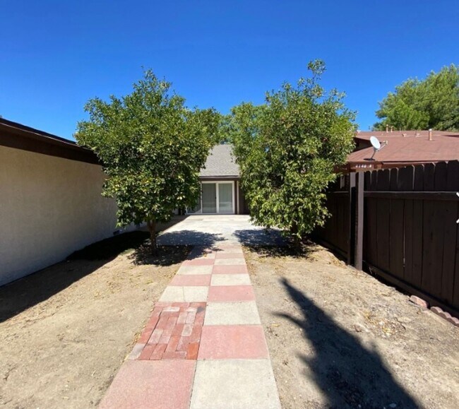 Foto del edificio - 4128 Trevor Ln