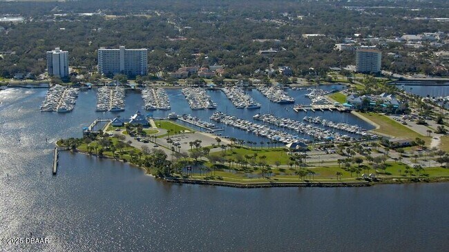 Foto del edificio - 500 S Beach St