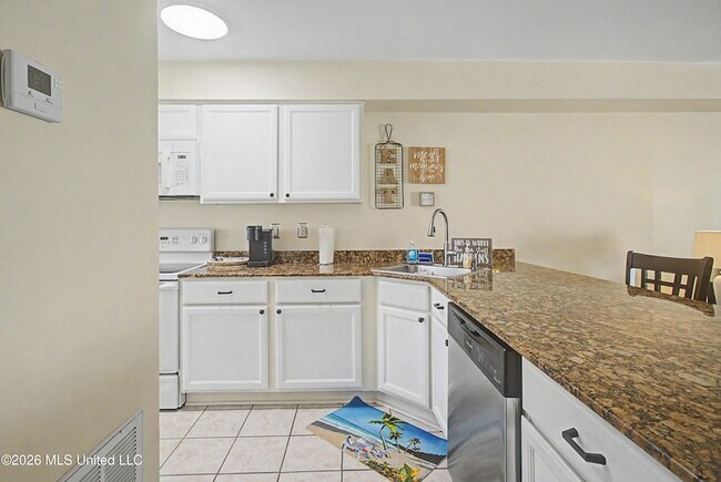 Foto del edificio - 1664 Beach Blvd