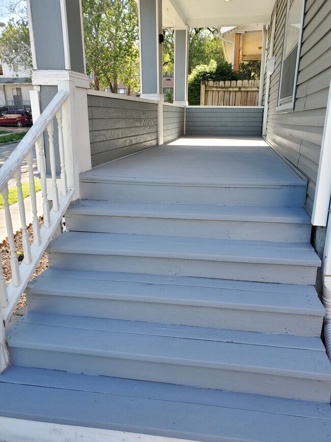 Front Porch - 3558 Jones St