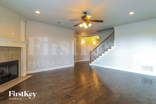 Building Photo - 723 La Paloma Rd