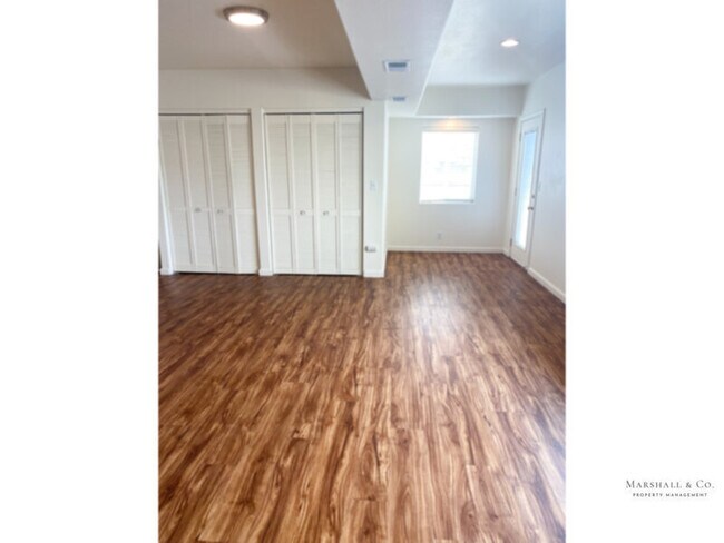Foto del edificio - NEW LISTING! QUIET Charm. Upper STUDIO APT...