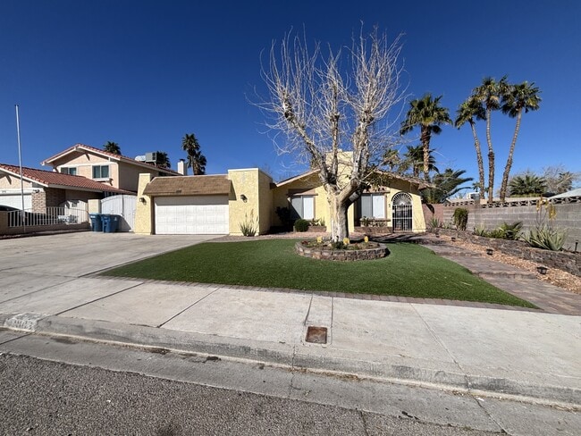 Building Photo - 3906 Calle De Este