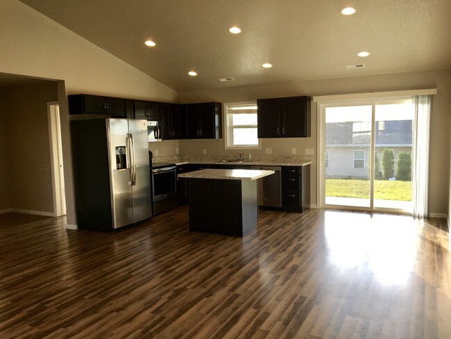 Foto del edificio - 5492 Summerland Drive