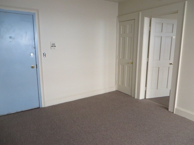 Building Photo - 176 Sigourney St