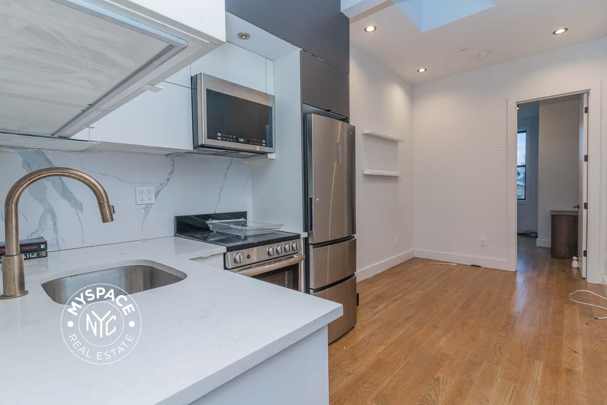 Foto principal - 1337 Gates Ave