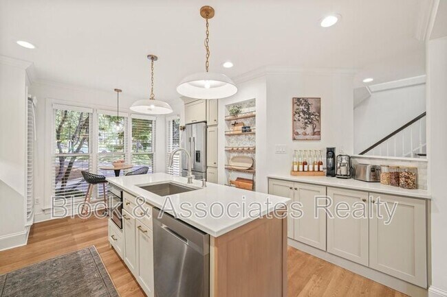 Foto del edificio - 7503 Wellesley Park S