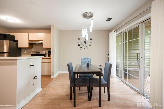 Foto del edificio - 6142 Cedar Ct
