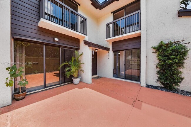 Foto del edificio - 3199 Cocoplum Cir