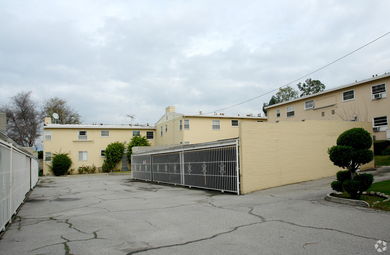 Building Photo - Silver Lake Garden Apartments