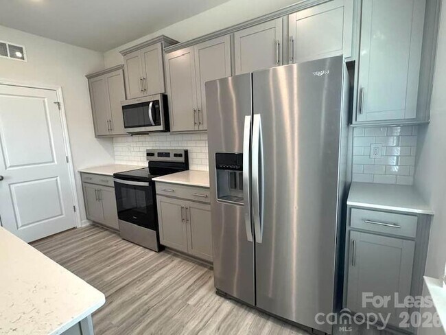 Foto del edificio - 7898 Old Brk Rd