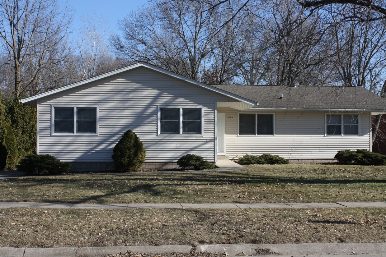 Primary Photo - 705 18th Ave