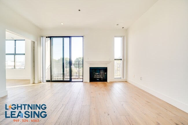 Building Photo - 8813 Burton Way