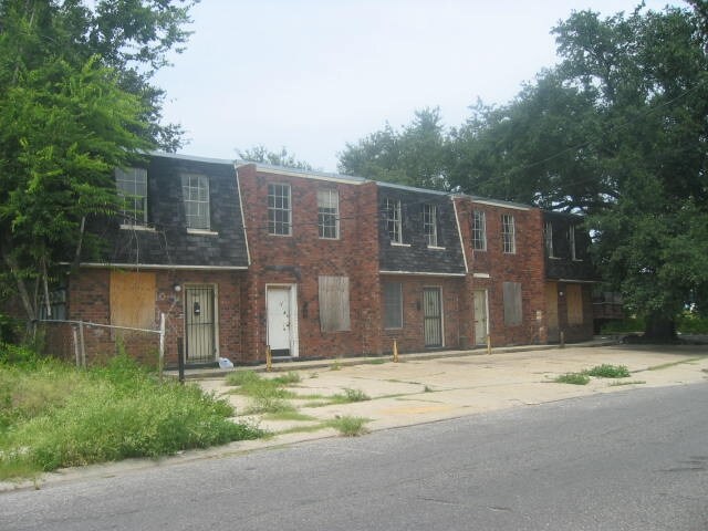 Primary Photo - 2301 S Roman