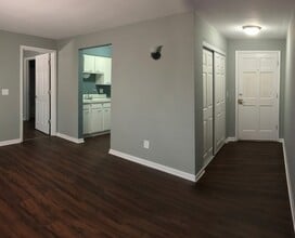 Building Photo - 300 Forest Park Dr