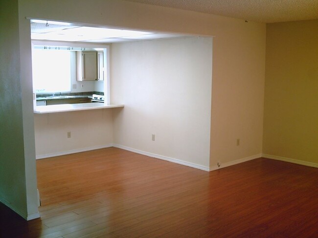 Building Photo - 202 S Forest Dr