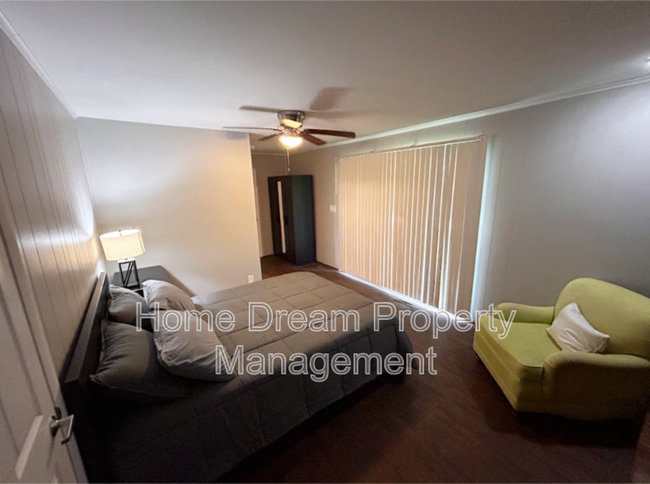 Foto del edificio - 1401 Bragg Rd